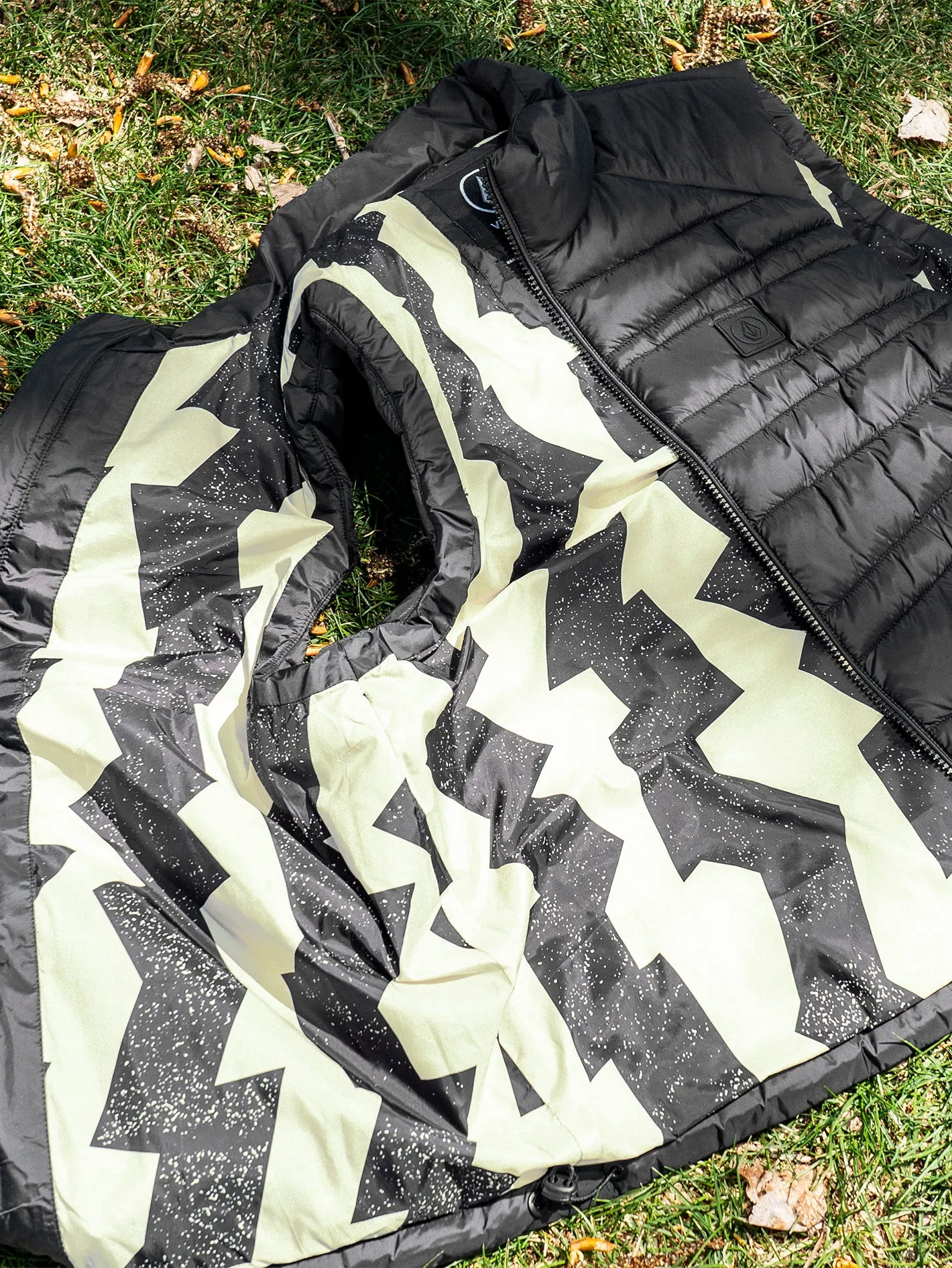 Earth Tripper Reversible Puff Vest - Black