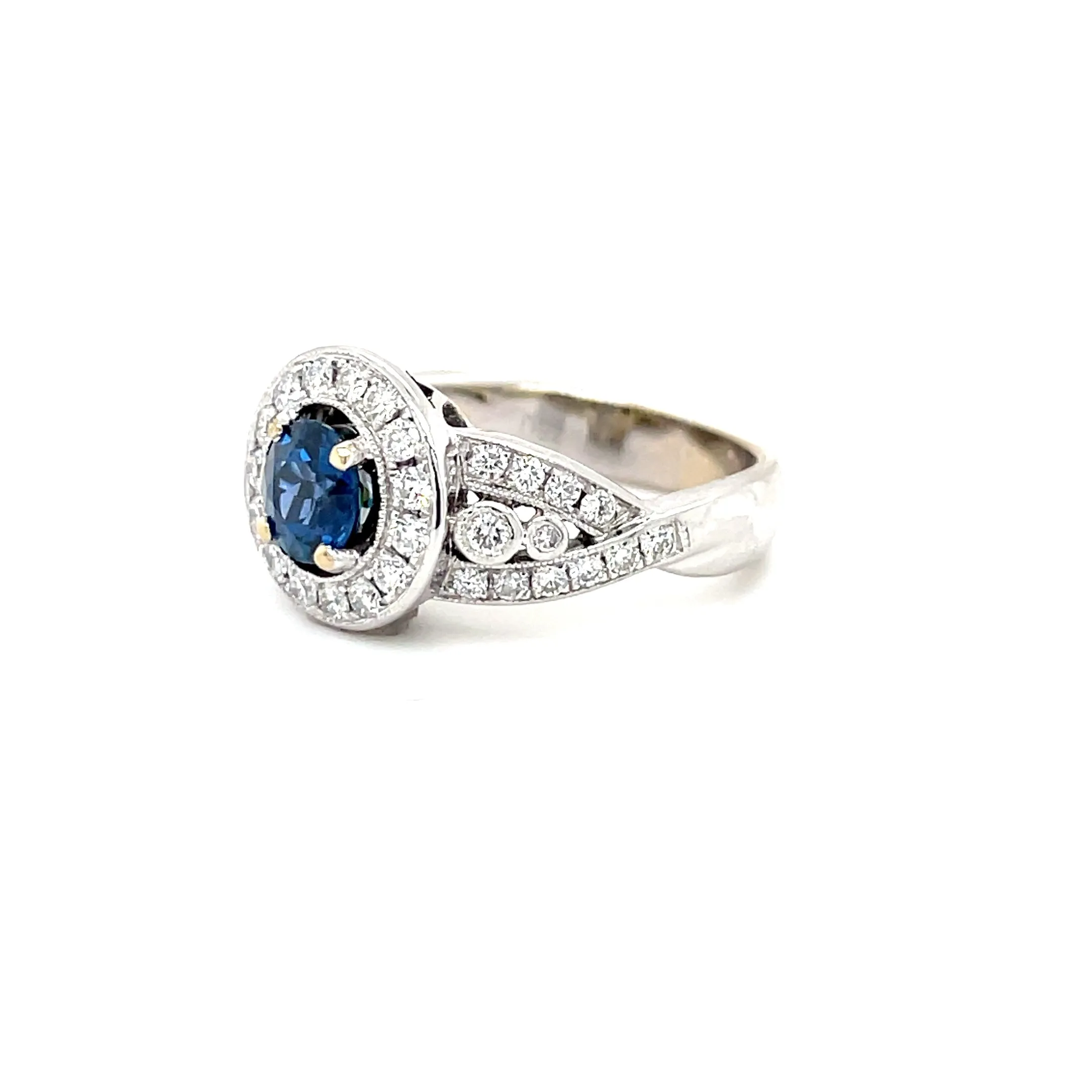 ESTATE 18KW Gold Vintage-Inspired Halo Design Sapphire Ring